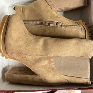 NWT Platform boots